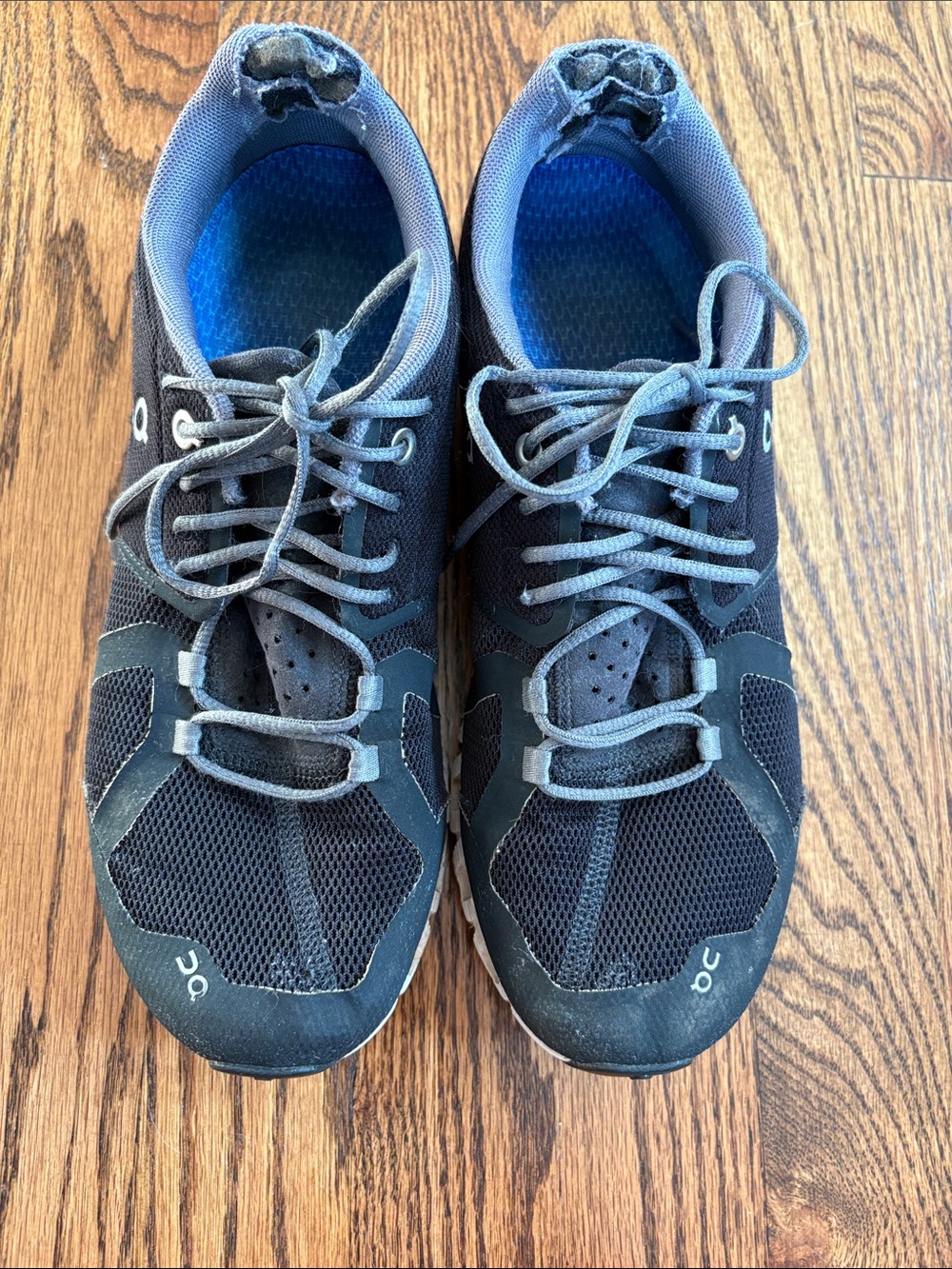 On Running women’s On Cloud black sneakers, size 8.5. Great used condition